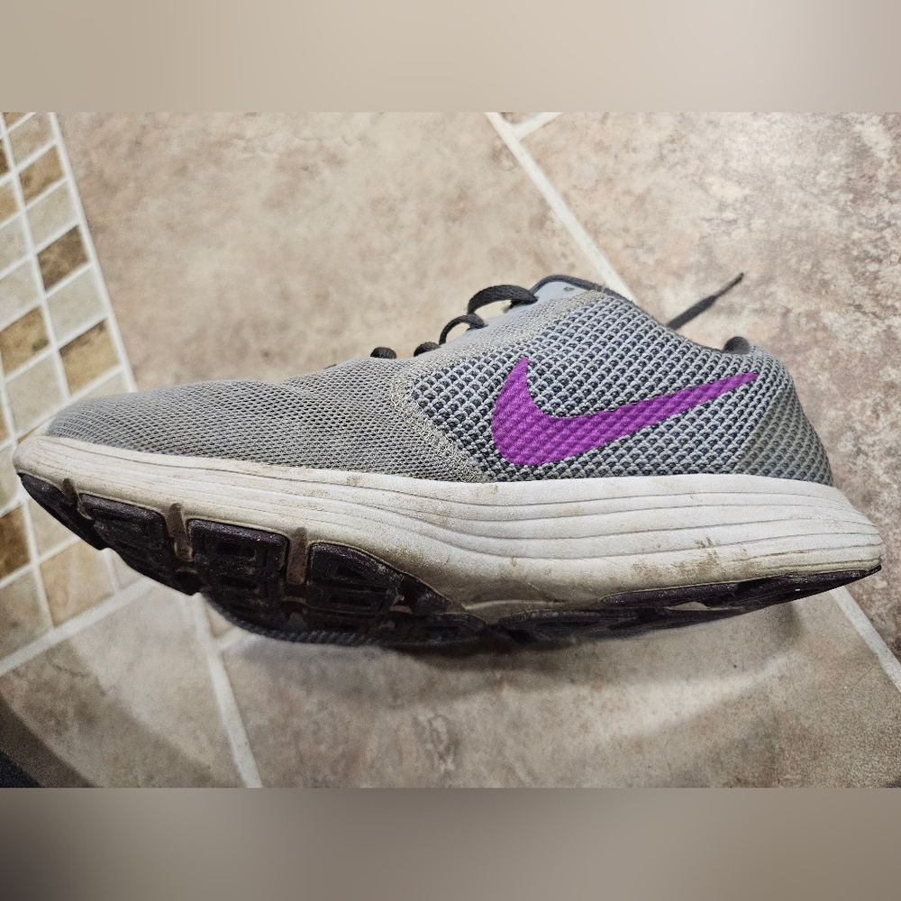 Nike shoes - Picture 13 of 16
